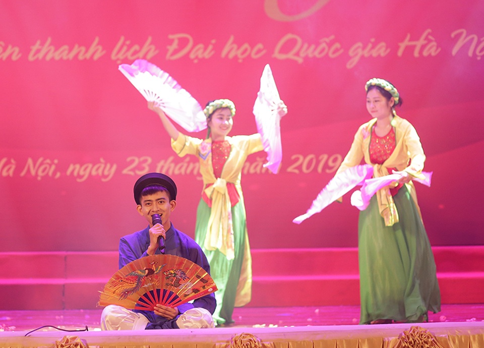 Ngắm vũ điệu quyến rũ của nữ sinh ĐH Quốc gia Hà Nội - 8 Ngắm vũ điệu quyến rũ của nữ sinh ĐH Quốc gia Hà Nội - 8