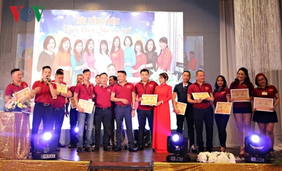Tự hào người Việt tuổi Rồng trên đất châu Âu - 3 Tự hào người Việt tuổi Rồng trên đất châu Âu - 3