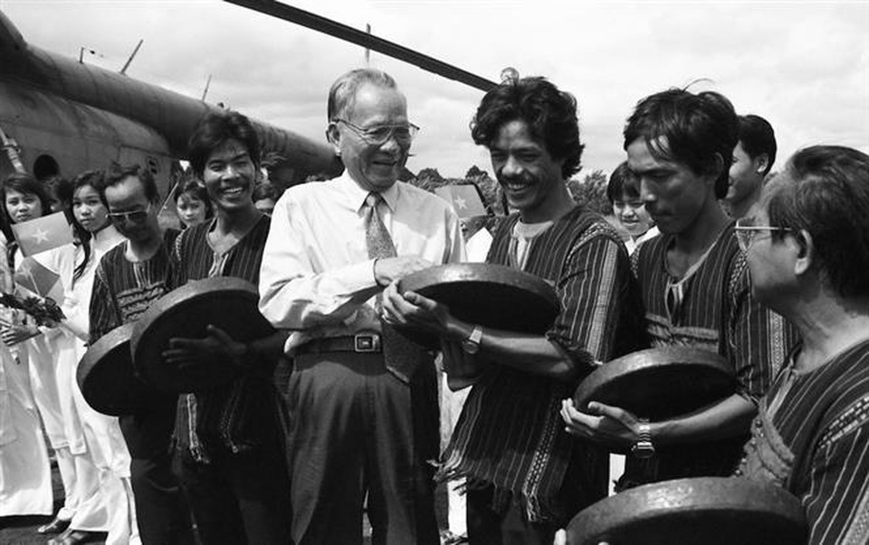 Nhìn lại những hình ảnh của nguyên Chủ tịch nước Lê Đức Anh - 4 Nhìn lại những hình ảnh của nguyên Chủ tịch nước Lê Đức Anh - 4