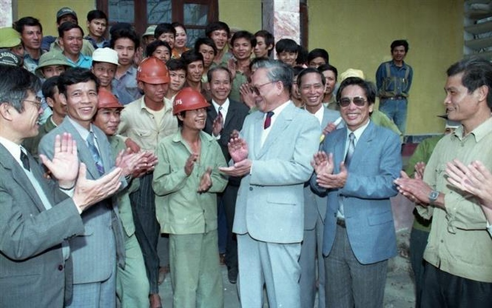 Nhìn lại những hình ảnh của nguyên Chủ tịch nước Lê Đức Anh - 7 Nhìn lại những hình ảnh của nguyên Chủ tịch nước Lê Đức Anh - 7