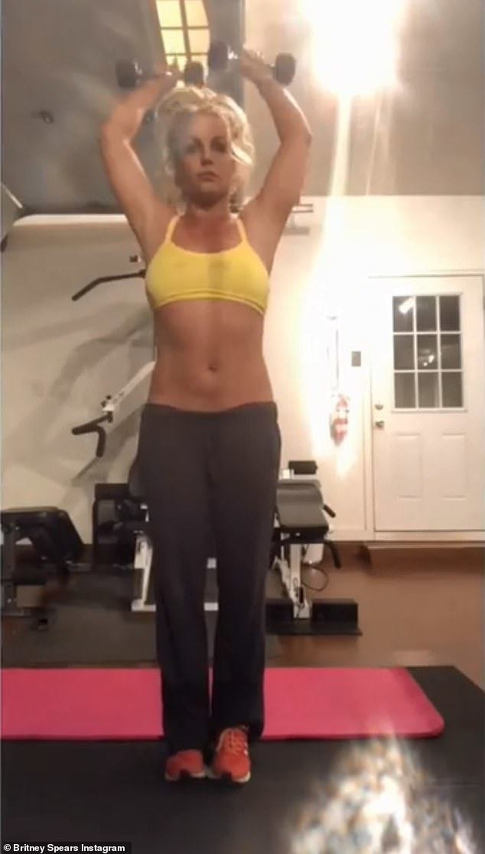 Fans lo lắng cho sức khỏe Britney - 4