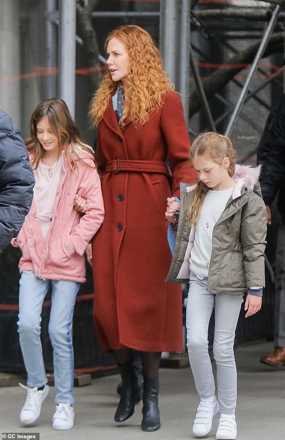 Nicole Kidman nói về mối quan hệ với con đẻ và con nuôi - 3 Nicole Kidman nói về mối quan hệ với con đẻ và con nuôi - 3