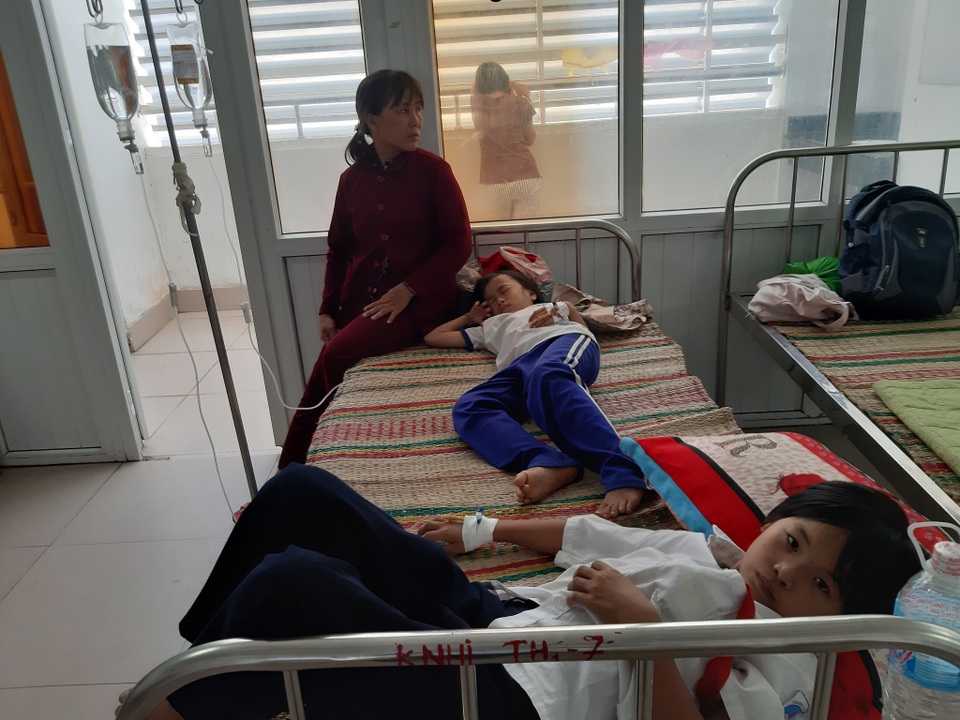 Ninh Thuận: 44 học sinh tiểu học nhập viện sau khi uống sữa miễn phí - 2 Ninh Thuận: 44 học sinh tiểu học nhập viện sau khi uống sữa miễn phí - 2