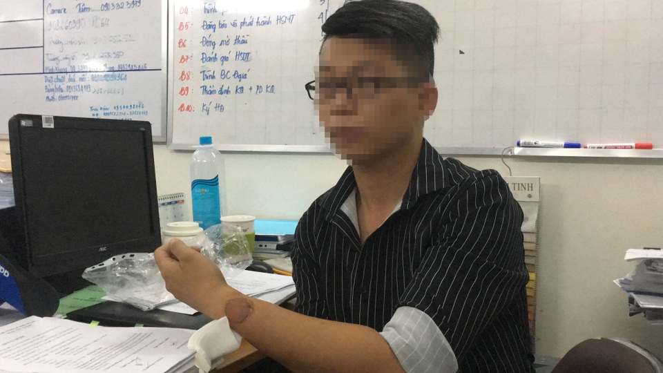 TPHCM: Bảo vệ bệnh viện đánh nhau với tài xế xe cấp cứu, 6 người bị thương - 3 TPHCM: Bảo vệ bệnh viện đánh nhau với tài xế xe cấp cứu, 6 người bị thương - 3