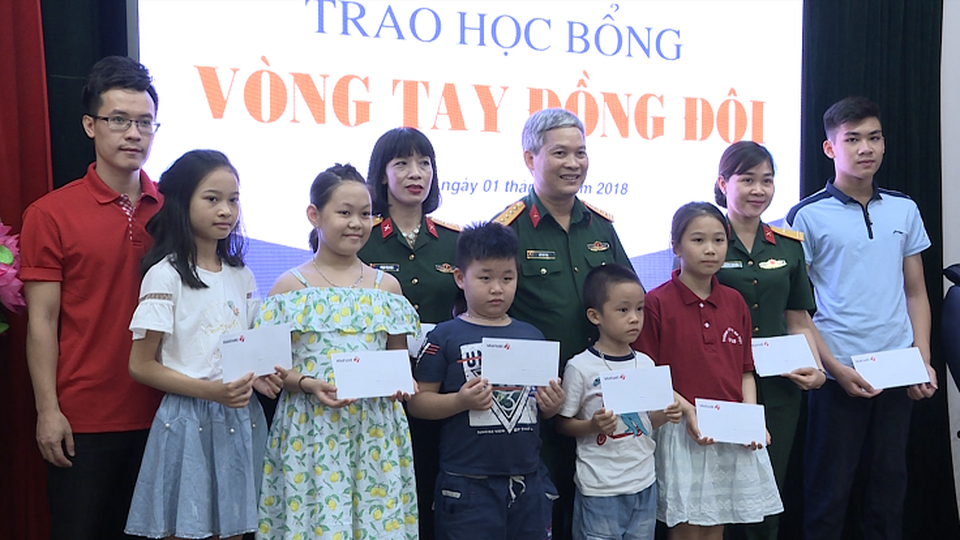 Quỹ “Vòng tay đồng đội” tặng 500 triệu đồng cho chương trình cuộc đua xe đạp “Về Điện Biên Phủ” - 3 Quỹ “Vòng tay đồng đội” tặng 500 triệu đồng cho chương trình cuộc đua xe đạp “Về Điện Biên Phủ” - 3