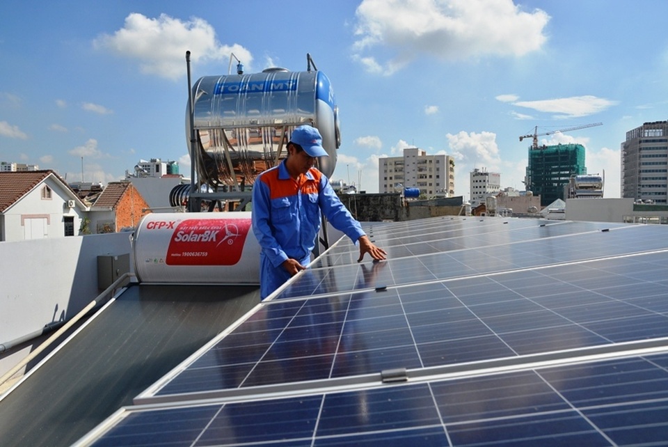 Dân TPHCM hào hứng với điện mặt trời nhưng vẫn sợ... thiết bị “dỏm” - 1