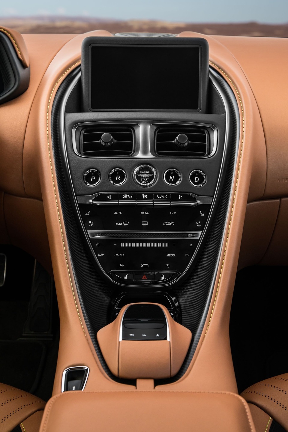 Aston Martin Việt Nam chính thức nhận đặt hàng dòng xe huyền thoại DB11 AMR - 4 Aston Martin Việt Nam chính thức nhận đặt hàng dòng xe huyền thoại DB11 AMR - 4