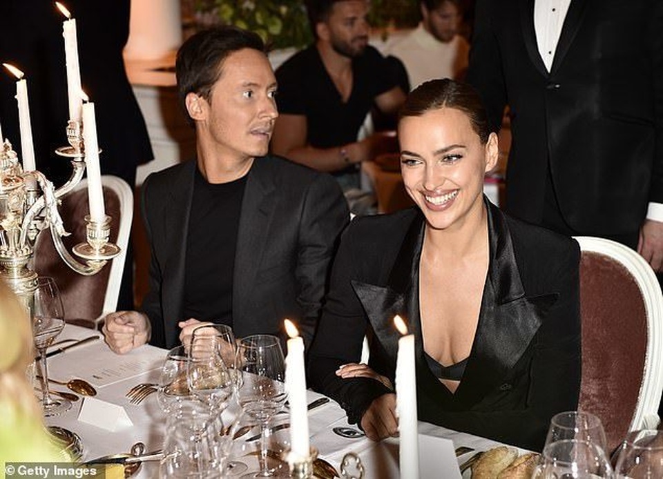 Bồ cũ Ronaldo nuột nà với váy xẻ bạo - 5 Bồ cũ Ronaldo nuột nà với váy xẻ bạo - 5