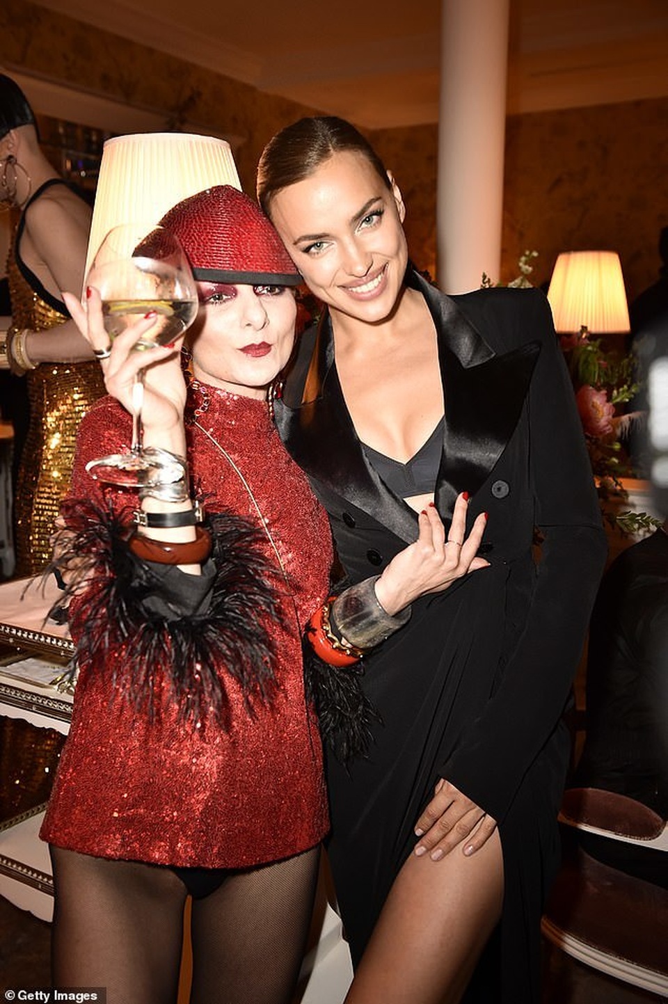 Bồ cũ Ronaldo nuột nà với váy xẻ bạo - 7 Bồ cũ Ronaldo nuột nà với váy xẻ bạo - 7