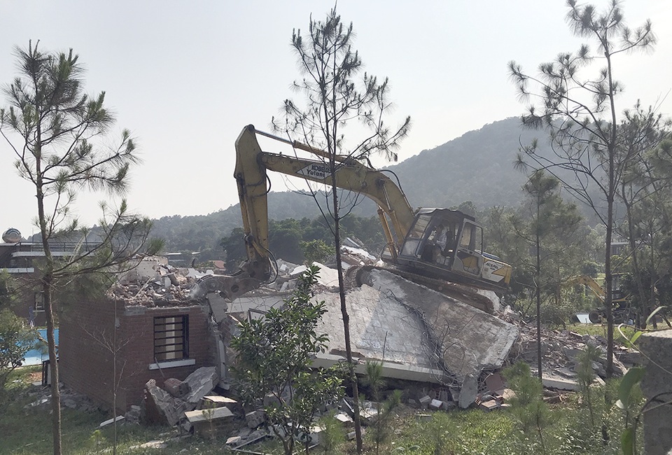 Sóc Sơn đang phá dỡ các công trình vi phạm trên đất rừng - 3 Sóc Sơn đang phá dỡ các công trình vi phạm trên đất rừng - 3