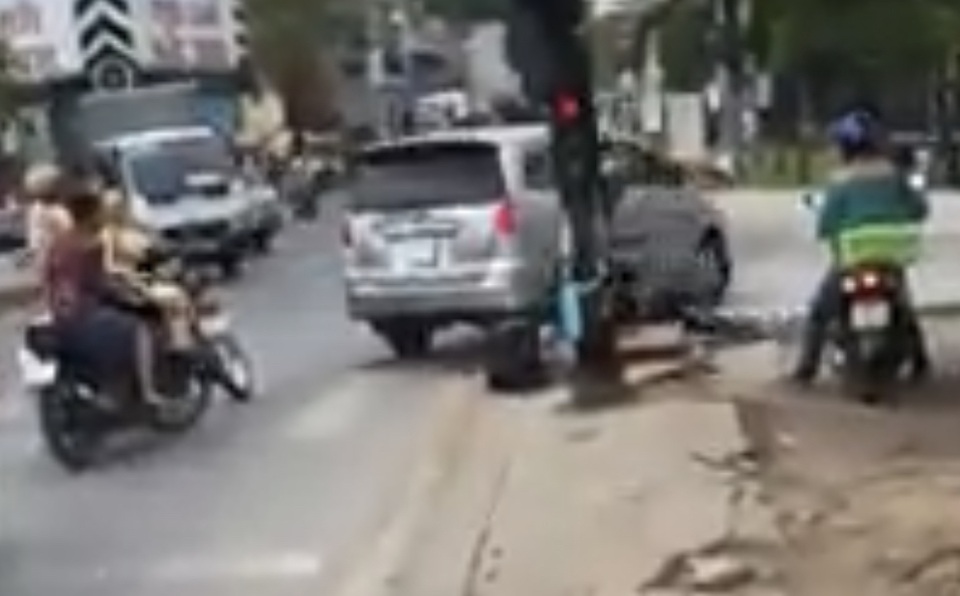 Vì sao CSGT không đuổi kịp chiếc xe ô tô “điên cuồng” chạy trốn? - 1 Vì sao CSGT không đuổi kịp chiếc xe ô tô “điên cuồng” chạy trốn? - 1