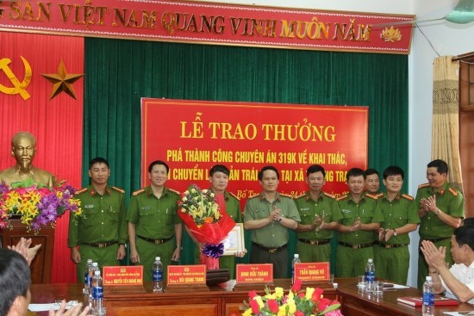 Khen thưởng chuyên án phá rừng tại VQG Phong Nha - Kẻ Bàng - 1 Khen thưởng chuyên án phá rừng tại VQG Phong Nha - Kẻ Bàng - 1