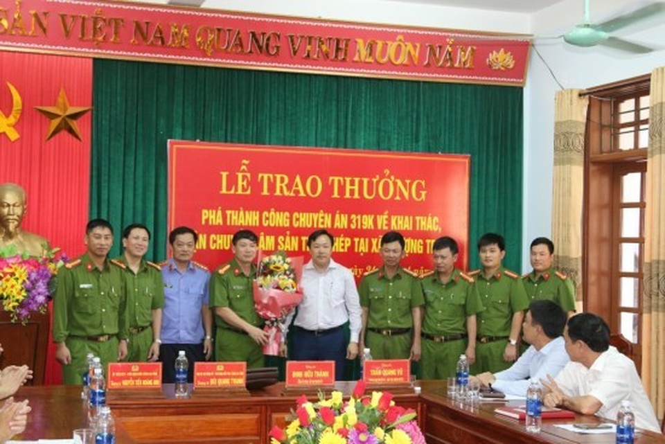 Khen thưởng chuyên án phá rừng tại VQG Phong Nha - Kẻ Bàng - 2 Khen thưởng chuyên án phá rừng tại VQG Phong Nha - Kẻ Bàng - 2