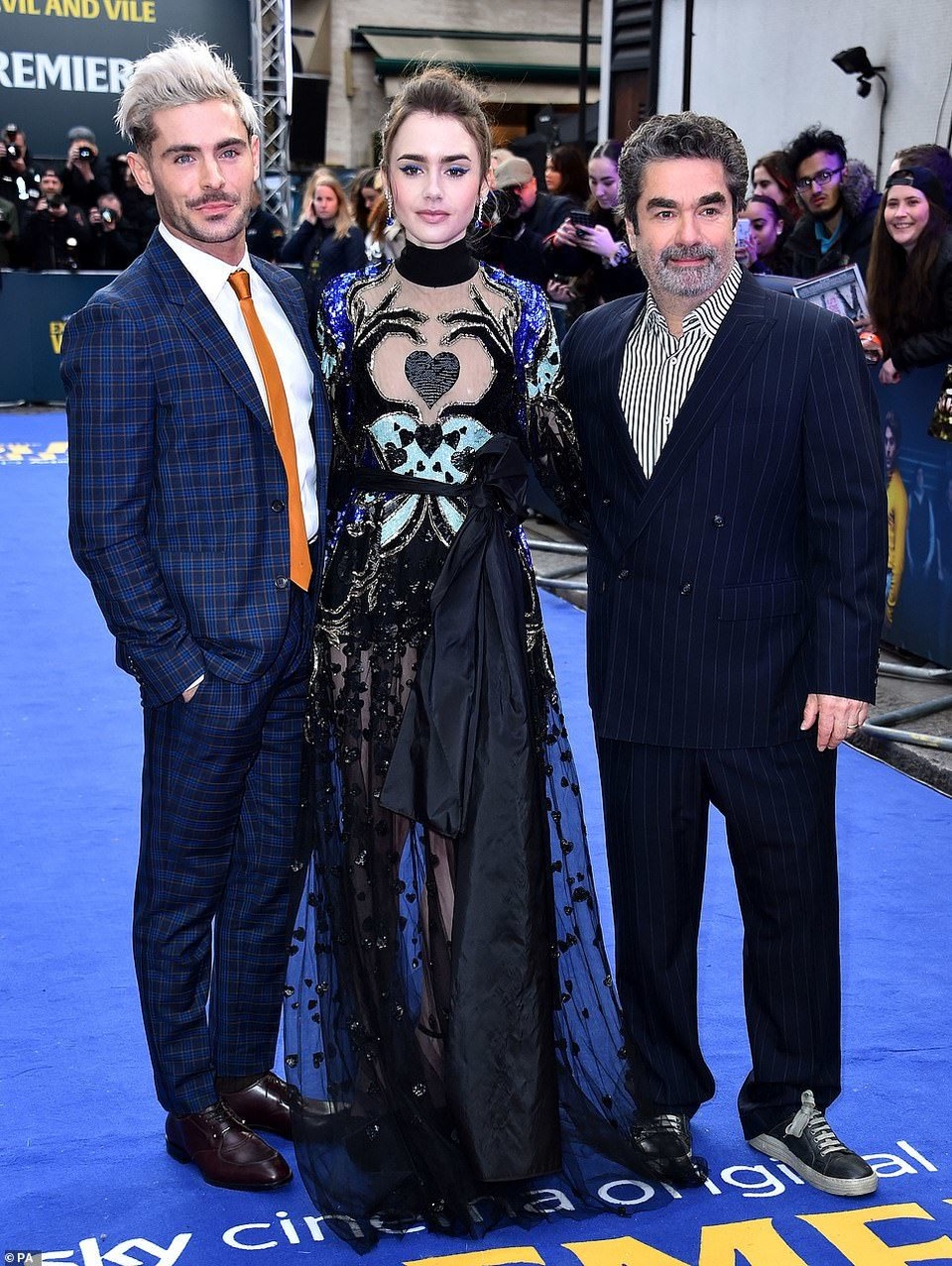 Lily Collins quyến rũ với váy xuyên thấu - 6 Lily Collins quyến rũ với váy xuyên thấu - 6