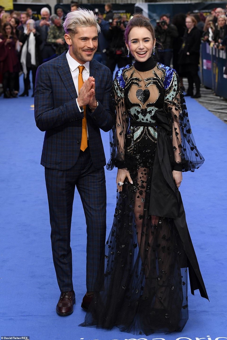 Lily Collins quyến rũ với váy xuyên thấu - 8 Lily Collins quyến rũ với váy xuyên thấu - 8