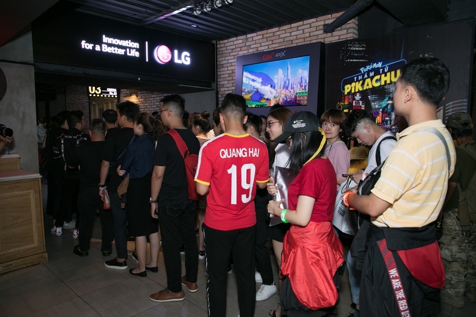 Mê phim siêu anh hùng, Quang Hải không bỏ lỡ buổi công chiếu phim bom tấn - 1