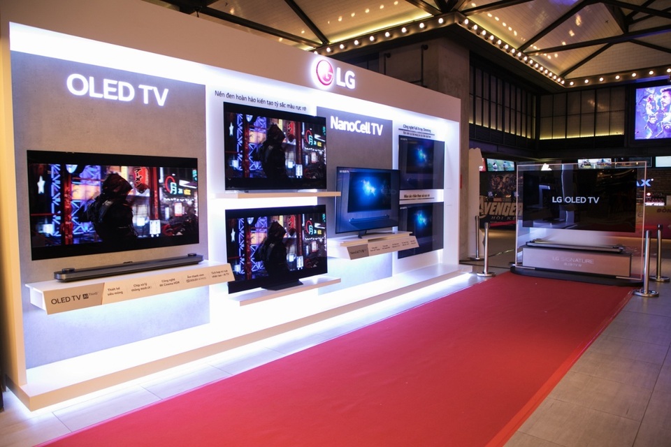 Mê phim siêu anh hùng, Quang Hải không bỏ lỡ buổi công chiếu phim bom tấn - 4