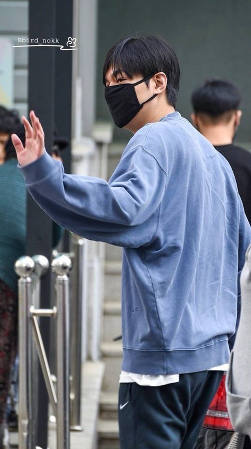 Fan tụ tập đón Kim Tan Lee Min Ho xuất ngũ - 13 Fan tụ tập đón Kim Tan Lee Min Ho xuất ngũ - 13