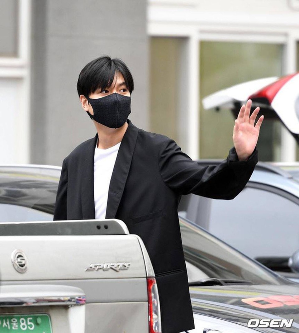 Fan tụ tập đón Kim Tan Lee Min Ho xuất ngũ - 1 Fan tụ tập đón Kim Tan Lee Min Ho xuất ngũ - 1