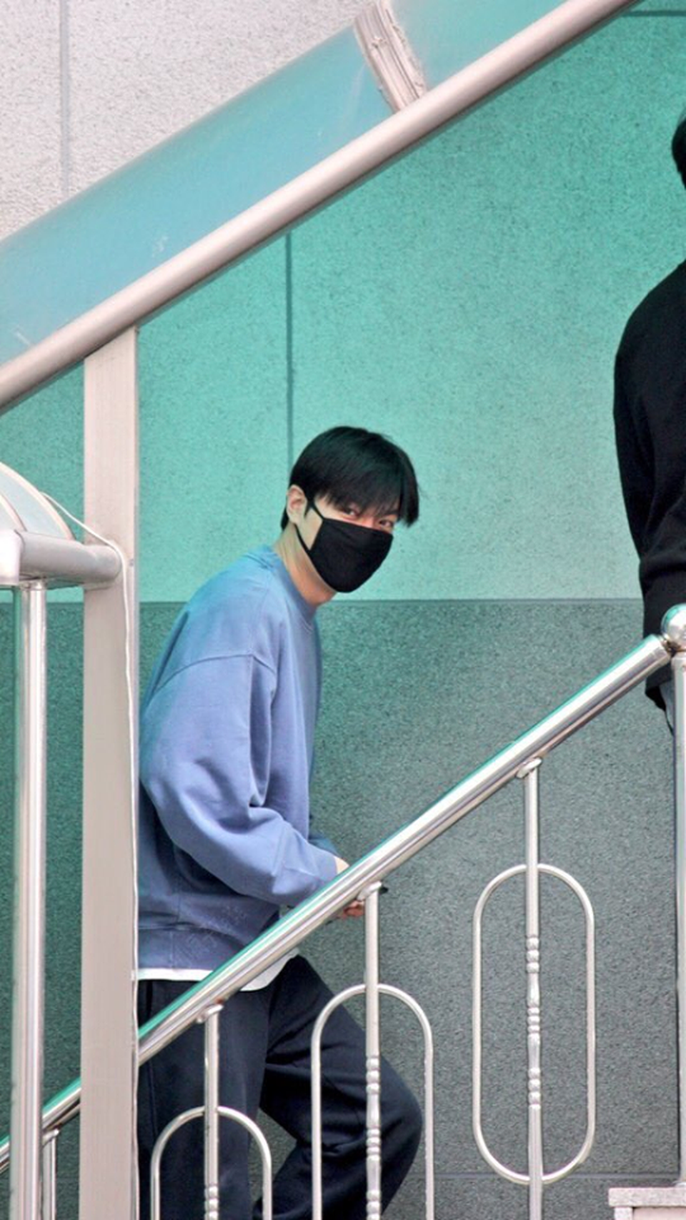 Fan tụ tập đón Kim Tan Lee Min Ho xuất ngũ - 11 Fan tụ tập đón Kim Tan Lee Min Ho xuất ngũ - 11