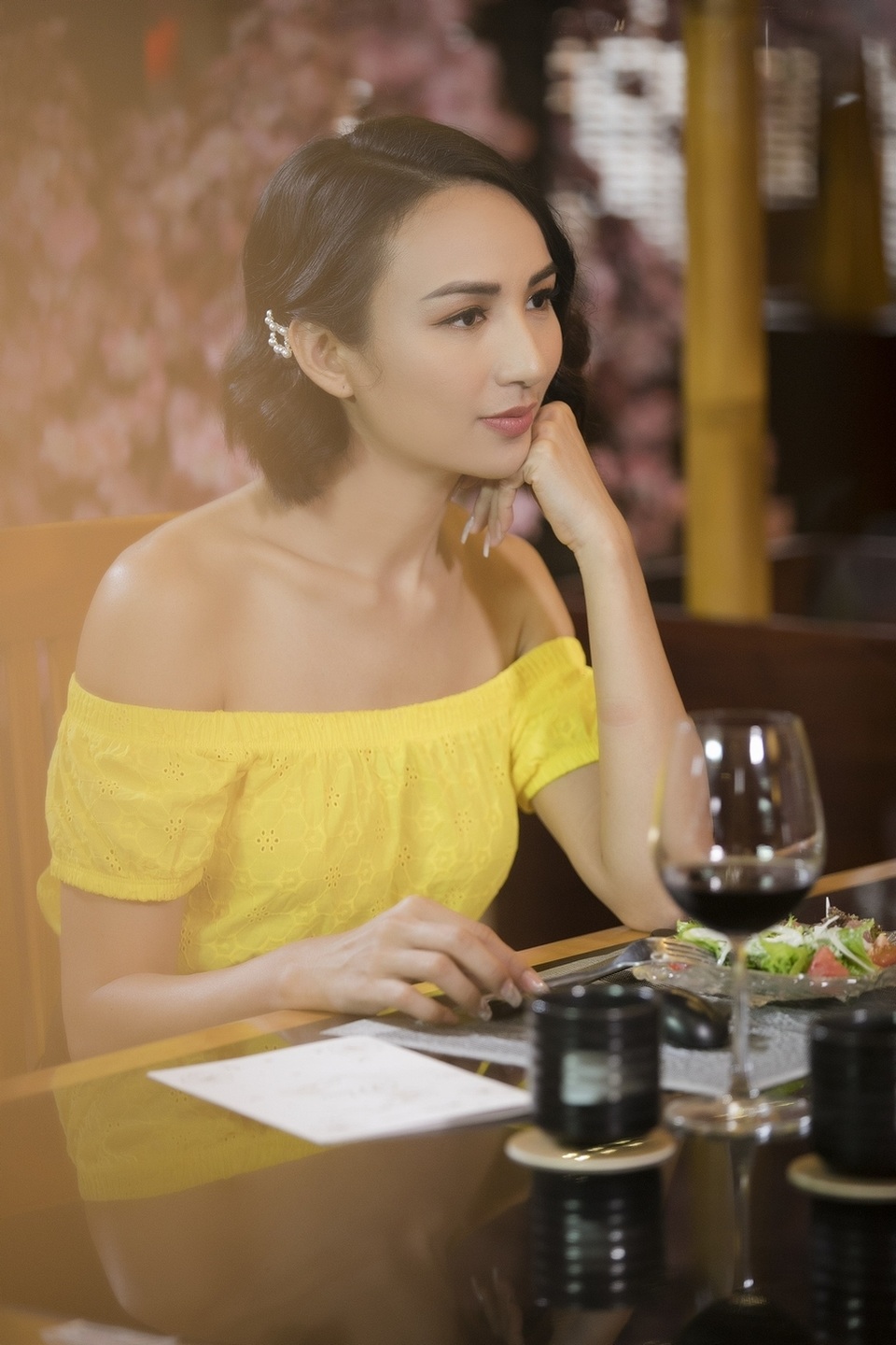 Hoa hậu Việt hiếm hoi chê cằm V-line nhọn hoắt kém tự nhiên - 2 Hoa hậu Việt hiếm hoi chê cằm V-line nhọn hoắt kém tự nhiên - 2