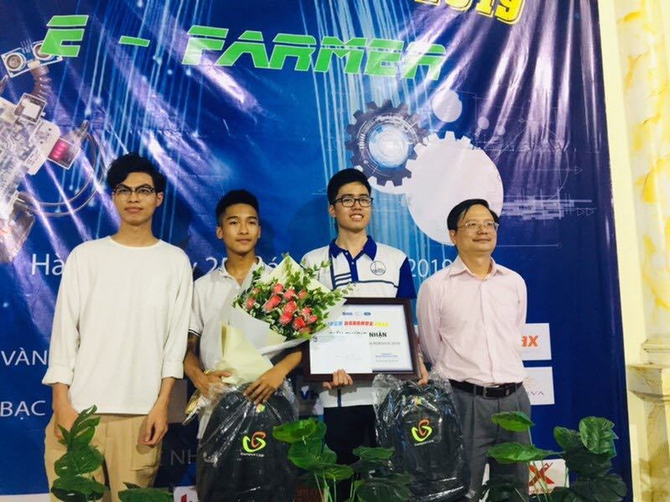 Lộ diện 2 thí sinh đoạt giải nhất cuộc thi Robot thu hoạch nông nghiệp - 3 Lộ diện 2 thí sinh đoạt giải nhất cuộc thi Robot thu hoạch nông nghiệp - 3