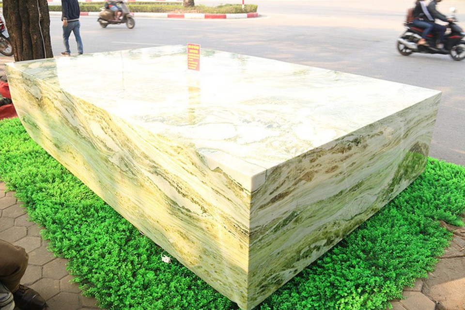 Sập ngọc nguyên khối nặng chục tấn: Đại gia bỏ tiền tỷ nằm mát lưng - 9 Sập ngọc nguyên khối nặng chục tấn: Đại gia bỏ tiền tỷ nằm mát lưng - 9