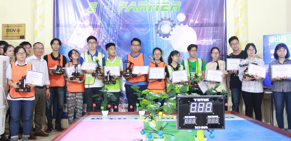 Lộ diện 2 thí sinh đoạt giải nhất cuộc thi Robot thu hoạch nông nghiệp - 4 Lộ diện 2 thí sinh đoạt giải nhất cuộc thi Robot thu hoạch nông nghiệp - 4