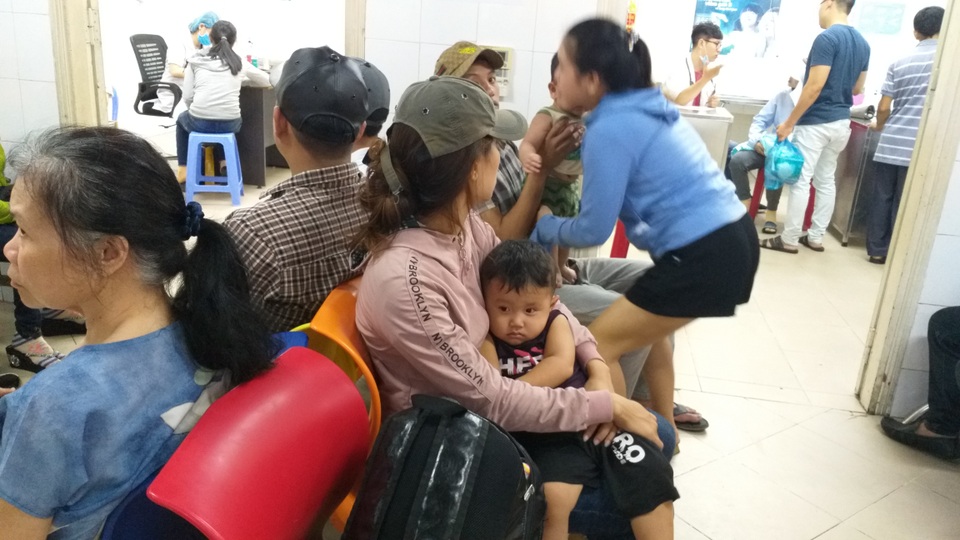 Hàng loạt trẻ ở Đà Nẵng nhập viện vì... nắng nóng - 5