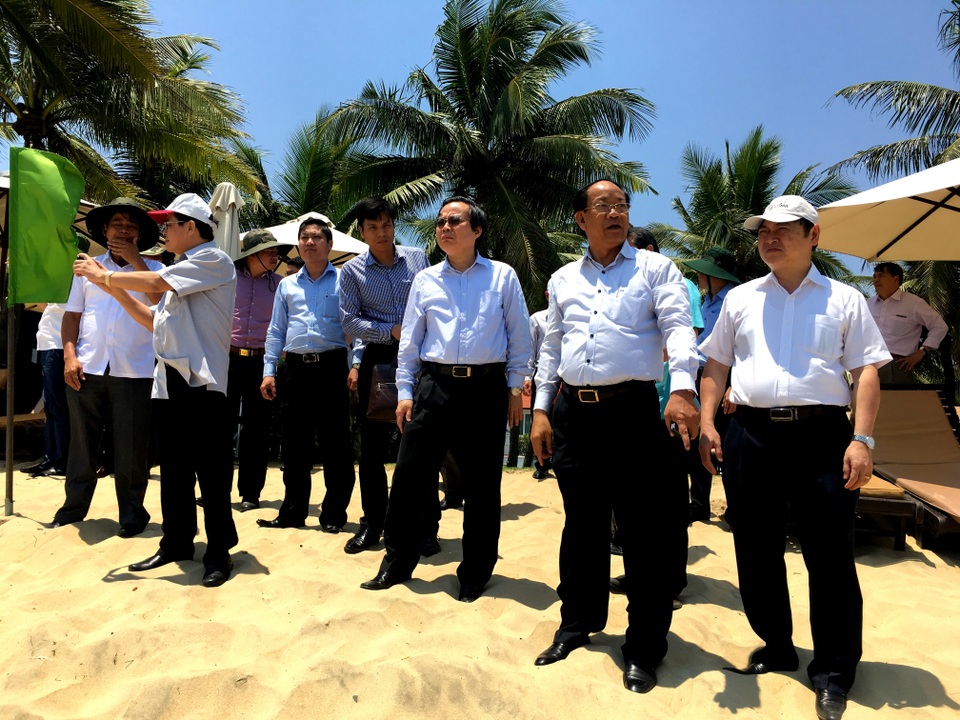 Sạt lở bờ biển Cửa Đại