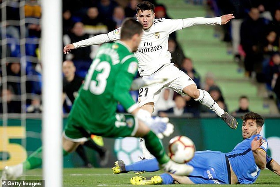 Real Madrid hòa thất vọng trước đối thủ cạnh tranh suất dự Champions League - 5 Real Madrid hòa thất vọng trước đối thủ cạnh tranh suất dự Champions League - 5