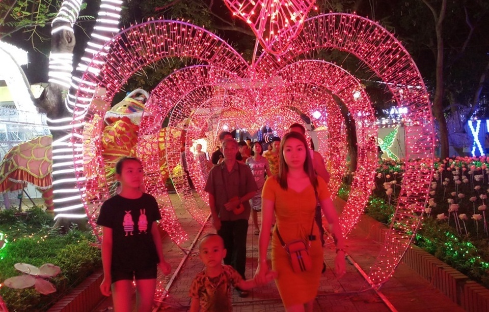 Hấp dẫn với lễ hội ánh sáng lần đầu tiên tại thành phố biển Sầm Sơn - 11 Hấp dẫn với lễ hội ánh sáng lần đầu tiên tại thành phố biển Sầm Sơn - 11