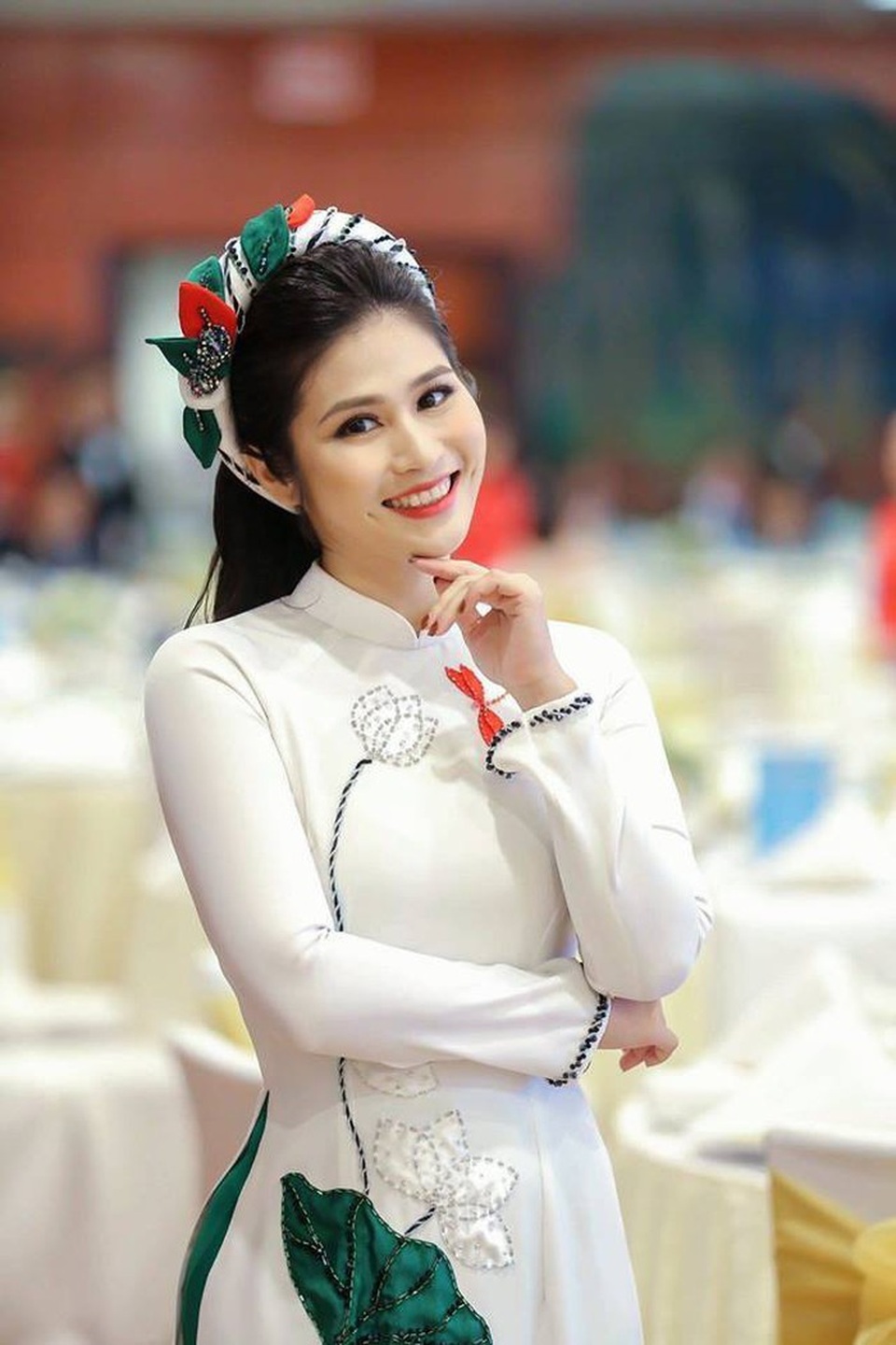 BTV xinh đẹp của bản tin “Thời sự 19h” từng bị khán giả “mắng mỏ thậm tệ” - 2 BTV xinh đẹp của bản tin “Thời sự 19h” từng bị khán giả “mắng mỏ thậm tệ” - 2