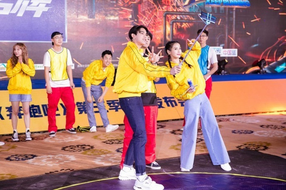 Fan trầm trồ trước vẻ ngoài như nữ sinh của bà mẹ một con Angelababy - 6 Fan trầm trồ trước vẻ ngoài như nữ sinh của bà mẹ một con Angelababy - 6