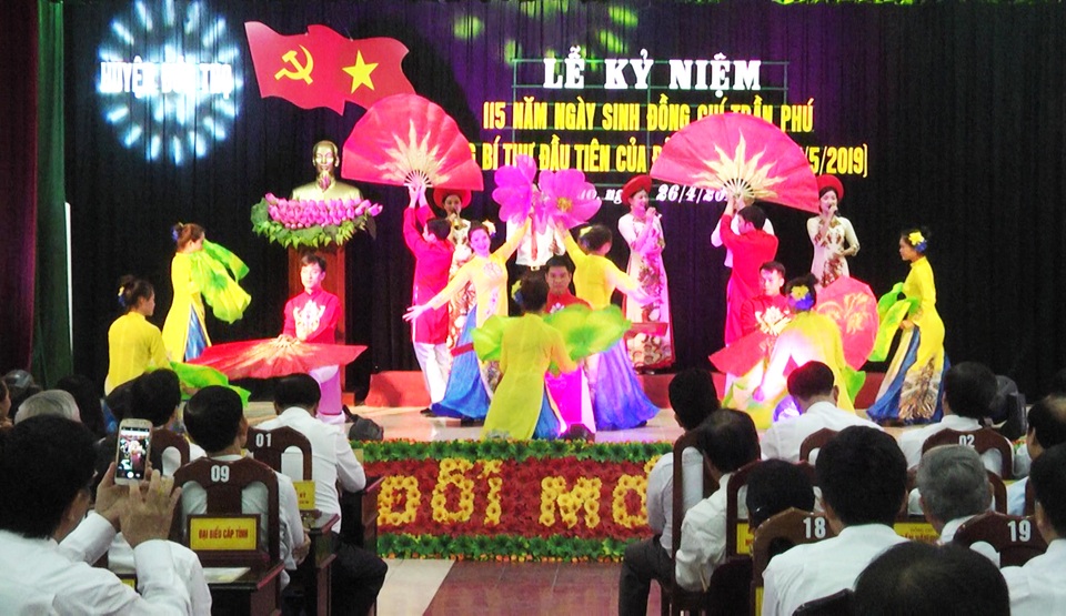 Long trọng kỷ niệm 115 năm ngày sinh Tổng Bí thư Trần Phú - 1 Long trọng kỷ niệm 115 năm ngày sinh Tổng Bí thư Trần Phú - 1