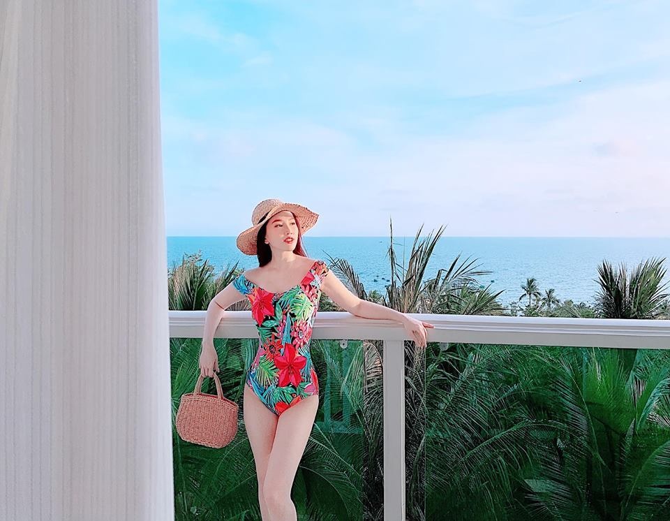 Hà Hồ, Kỳ Duyên và dàn mỹ nhân đua nhau diện áo tắm sexy, du hí sang chảnh - 11 Hà Hồ, Kỳ Duyên và dàn mỹ nhân đua nhau diện áo tắm sexy, du hí sang chảnh - 11