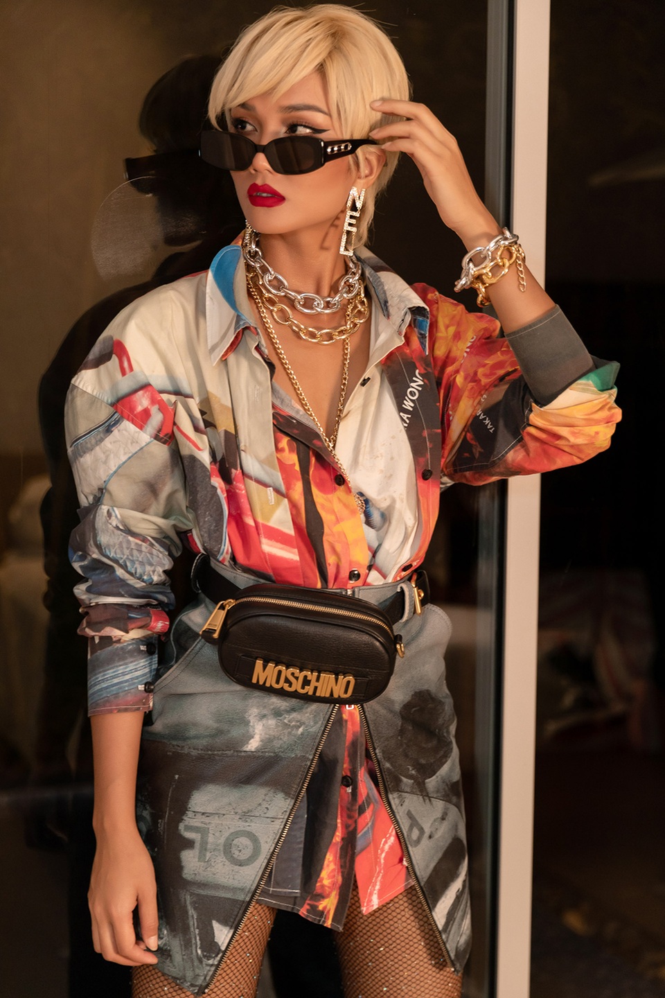 Hoa hậu H’hen Niê “nổi loạn” với mái tóc bạch kim khác lạ  - 6