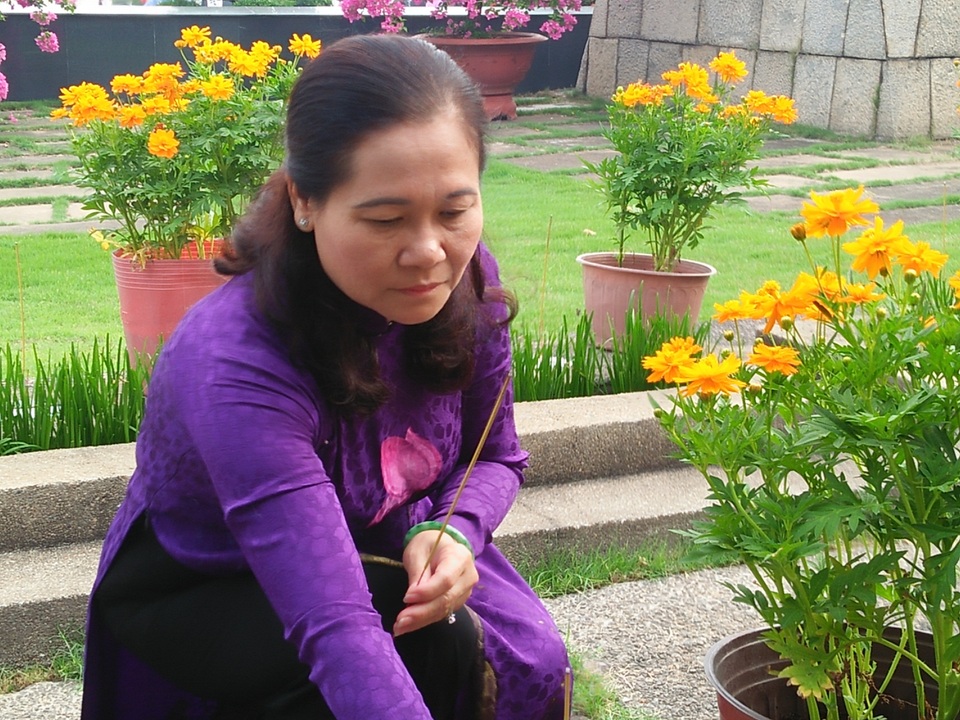 Lãnh đạo TPHCM viếng các anh hùng liệt sĩ - 9 Lãnh đạo TPHCM viếng các anh hùng liệt sĩ - 9