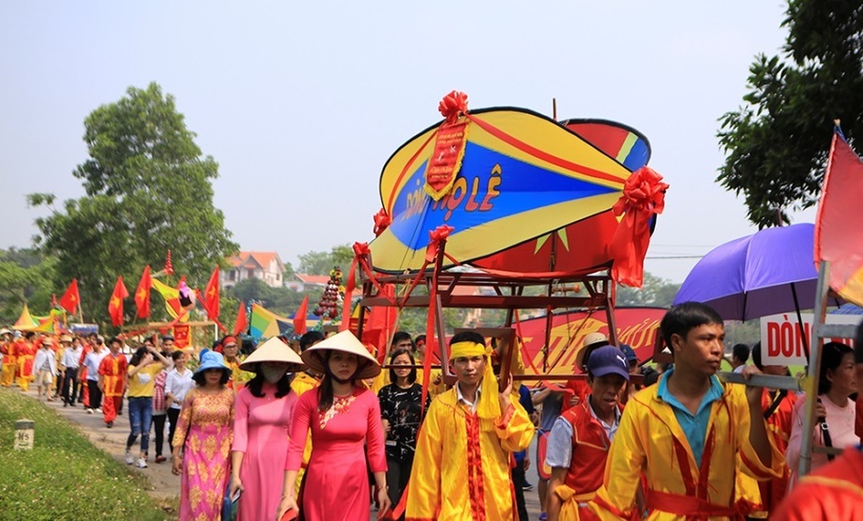 Độc đáo lễ hội diều rực rỡ màu sắc ở ngoại thành Hà Nội - 2 Độc đáo lễ hội diều rực rỡ màu sắc ở ngoại thành Hà Nội - 2