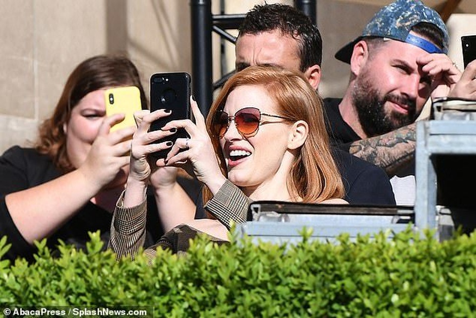 Jessica Chastain đọ dáng Sophie Turner - 11 Jessica Chastain đọ dáng Sophie Turner - 11