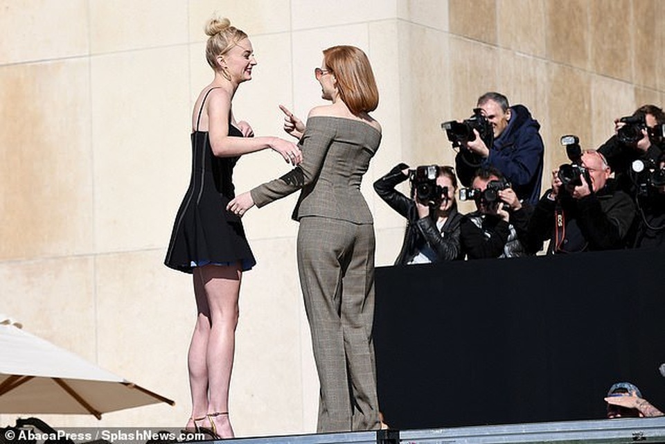 Jessica Chastain đọ dáng Sophie Turner - 14 Jessica Chastain đọ dáng Sophie Turner - 14