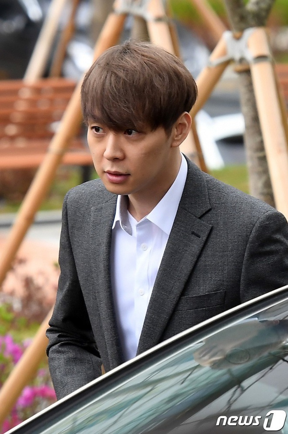 “Hoàng tử gác mái” Park Yoochun chính thức bị bắt vì tội sử dụng ma túy - 2 “Hoàng tử gác mái” Park Yoochun chính thức bị bắt vì tội sử dụng ma túy - 2