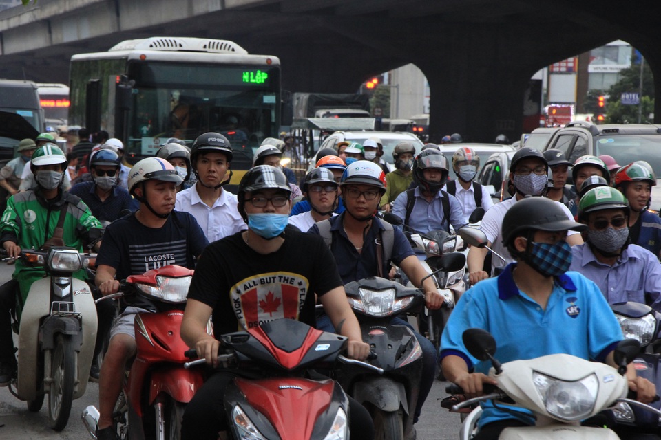 Cửa ngõ Hà Nội ùn tắc kinh hoàng khi người dân đổ về quê nghỉ lễ 30/4 - 3 Cửa ngõ Hà Nội ùn tắc kinh hoàng khi người dân đổ về quê nghỉ lễ 30/4 - 3