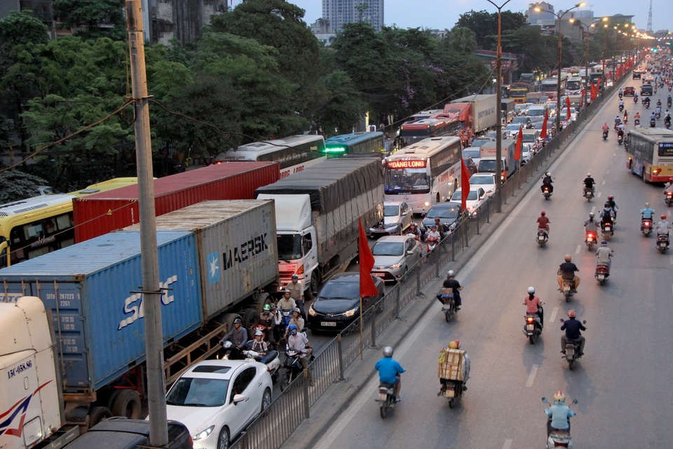 Cửa ngõ Hà Nội ùn tắc kinh hoàng khi người dân đổ về quê nghỉ lễ 30/4 - 11 Cửa ngõ Hà Nội ùn tắc kinh hoàng khi người dân đổ về quê nghỉ lễ 30/4 - 11
