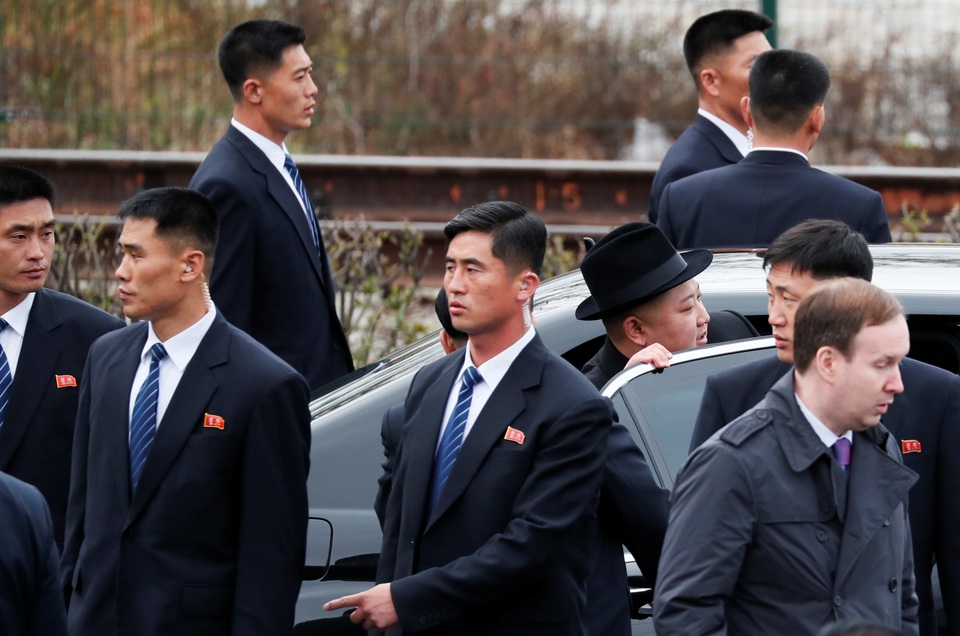“Lá chắn sống” bảo vệ ông Kim Jong-un “như hình với bóng” tại Nga - 9 “Lá chắn sống” bảo vệ ông Kim Jong-un “như hình với bóng” tại Nga - 9
