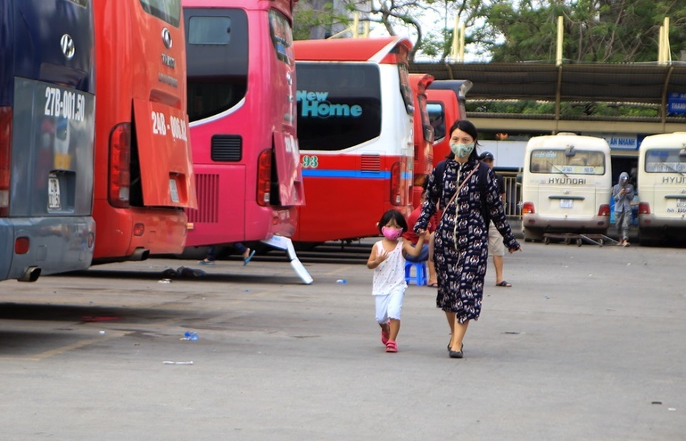 Bến xe Hà Nội đông nghịt người dân về quê nghỉ lễ - 7 Bến xe Hà Nội đông nghịt người dân về quê nghỉ lễ - 7