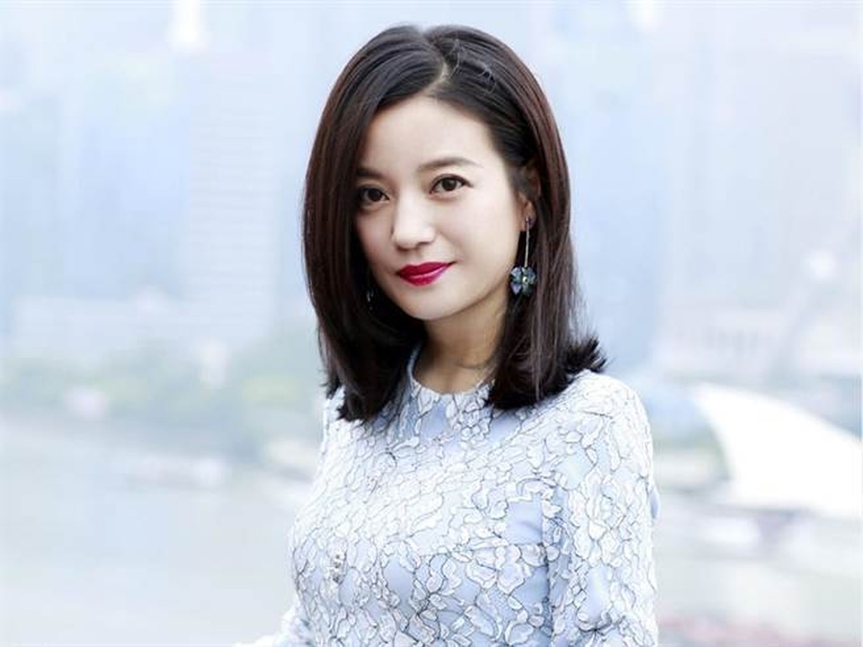 Triệu Vy lộ làn da lão hóa, bọng mắt lớn khi thiếu photoshop - 19 Triệu Vy lộ làn da lão hóa, bọng mắt lớn khi thiếu photoshop - 19