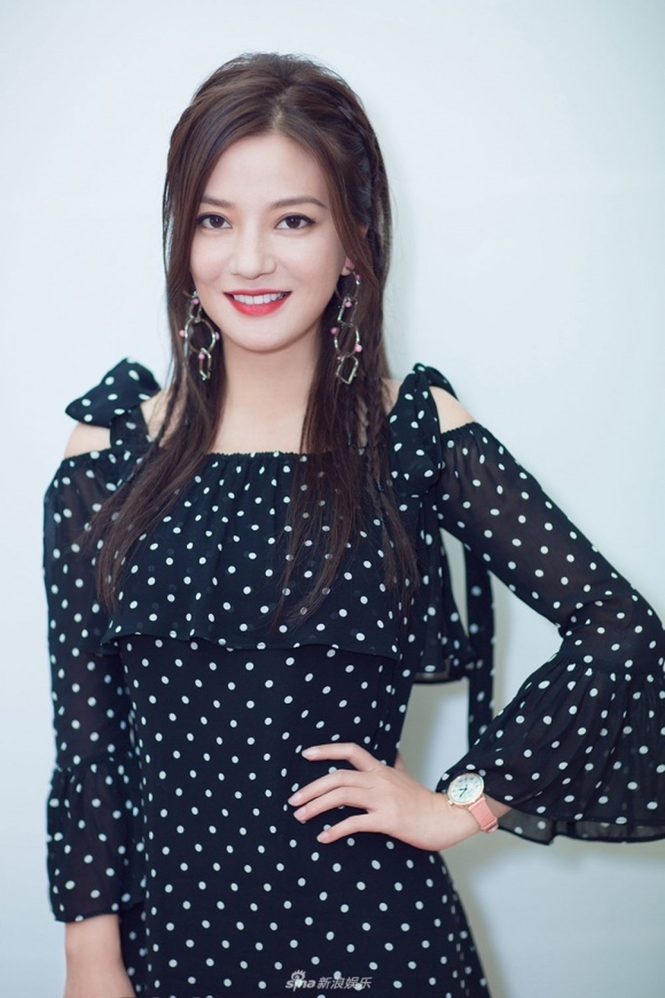 Triệu Vy lộ làn da lão hóa, bọng mắt lớn khi thiếu photoshop - 8 Triệu Vy lộ làn da lão hóa, bọng mắt lớn khi thiếu photoshop - 8