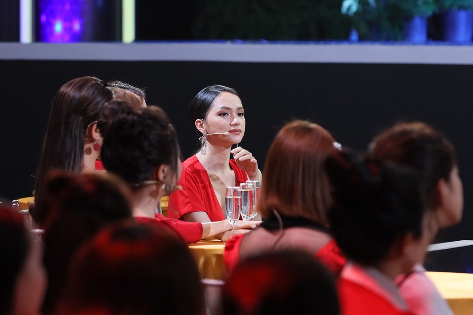Sau đổ vỡ hôn nhân, siêu mẫu xinh đẹp Anh Thư thích yêu trai trẻ - 2 Sau đổ vỡ hôn nhân, siêu mẫu xinh đẹp Anh Thư thích yêu trai trẻ - 2