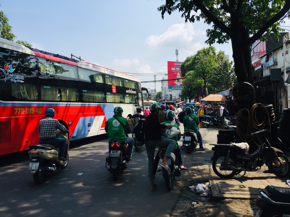 Người dân ùn ùn rời thành phố đi trốn nóng, tàu xe căng thẳng - 6 Người dân ùn ùn rời thành phố đi trốn nóng, tàu xe căng thẳng - 6